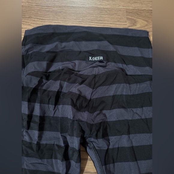 K Deer Striped Ankle Leggings - Black, Gray, and Red - Picture 3 of 5